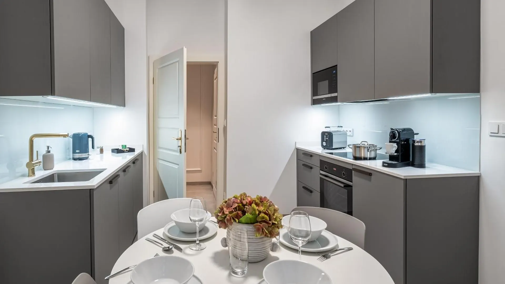 Hotel apartamentowy River Dance Suites By Adrez Praga