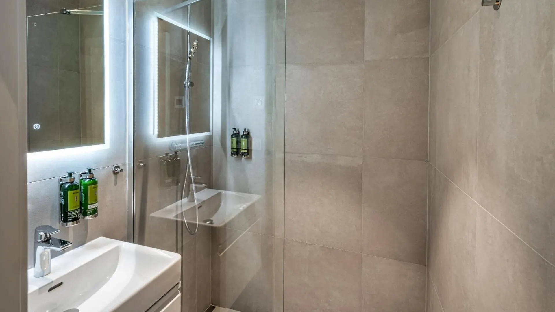 براغ River Dance Suites By Adrez